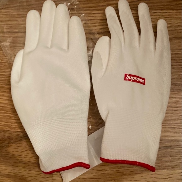 NWT supreme gloves - Picture 4 of 6